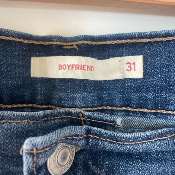 Levi’s, mid rise, ankle jeans in boyfriend fit. Size 31 - Picture 2 of 5